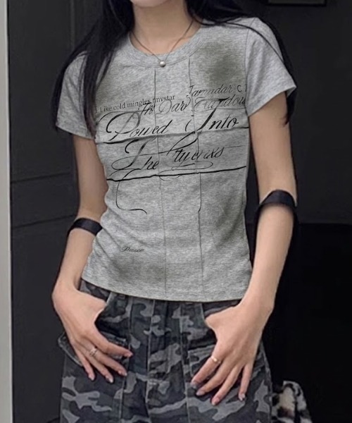 lilful(リルフル)の「【26年春夏新作】アウトシームデザイン スクリプトロゴ コンパクトTシャツ(Tシャツ/カットソー・レディース・ホワイト/ブラック/グレー/モカ・F)」の18枚目の写真