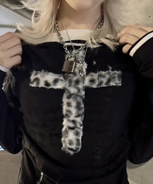 ROSEN KREUZ（ローゼンクロイツ）の「【Rosen Kreuz】SEALED FAITH PADLOCK NECKLACE / 【ローゼンクロイツ】シールドフェイスロックネックレス＜着用動画あり＞（ネックレス・メンズ・シルバー・ONE SIZE）」の2枚目の写真