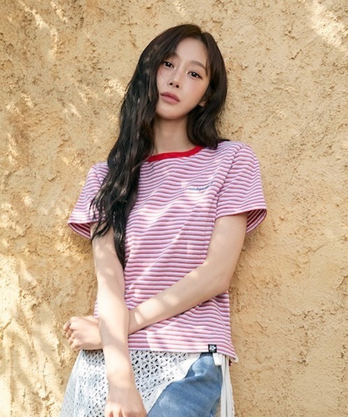 Wacky WiLLy（ワッキーウィリー）の「[GISELLEジゼル着用] WOMEN'S MULTI-STRIPE SHORT-SLEEVED T-SHIRT（Tシャツ/カットソー・レディース・ブルー/レッド・MEDIUM/SMALL）」の9枚目の写真