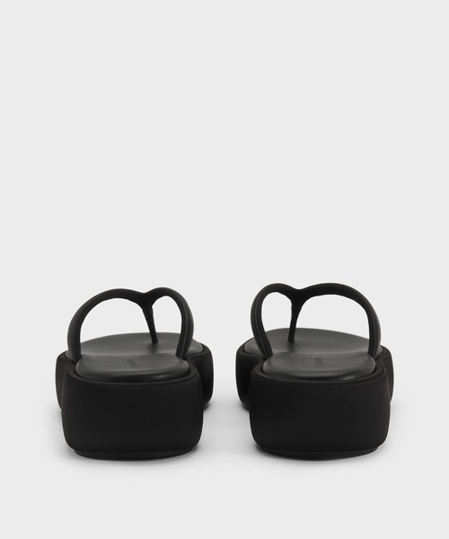 CHARLES & KEITH(チャールズ & キース)の「サテン トング フラットフォーム サンダル(サンダル・レディース・アイボリー/ブラック系その他2・22.5cm/23cm/23.5cm/24.5cm/25cm/25.5cm)」の6枚目の写真