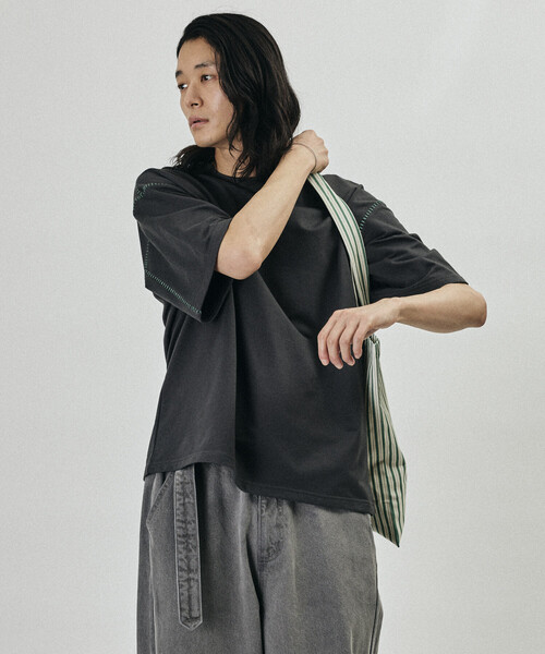 Firsthand(ファーストハンド)の「Firsthand/ファーストハンド ボックスシルエット 配色ラダーステッチ クルーネック Tシャツ(Tシャツ/カットソー・メンズ・ホワイト/ブラック/チャコールグレー・MEDIUM/LARGE)」の6枚目の写真