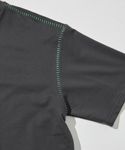 Firsthand(ファーストハンド)の「Firsthand/ファーストハンド ボックスシルエット 配色ラダーステッチ クルーネック Tシャツ(Tシャツ/カットソー・メンズ・ホワイト/ブラック/チャコールグレー・MEDIUM/LARGE)」の9枚目の写真