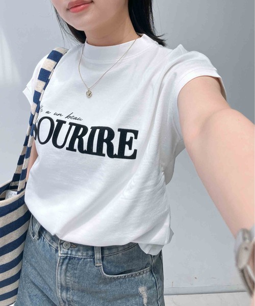 AS KNOW AS plus(アズノゥアズプラス)の「〇モックネック フレンチスリーブ ロゴTシャツ(Tシャツ/カットソー・レディース・ブラック/杢グレー/グリーン/オフホワイト・FREE)」の1枚目の写真