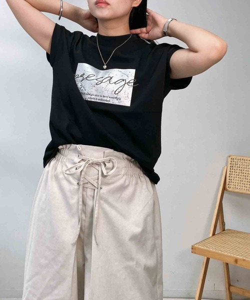 AS KNOW AS plus(アズノゥアズプラス)の「〇モックネック フレンチスリーブ ロゴTシャツ(Tシャツ/カットソー・レディース・ブラック/杢グレー/グリーン/オフホワイト・FREE)」の2枚目の写真