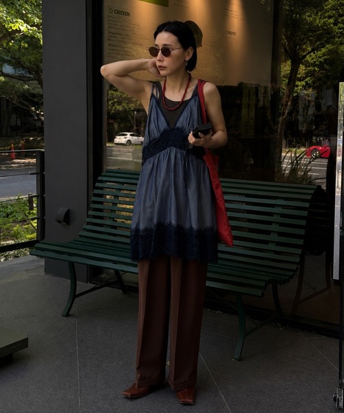 Ameri(アメリ)の「MEDI DENIM TOUCH LACE MIX TUNIC CAMISOLE(キャミソール・レディース・ホワイト/ネイビー/ブラック・FREE)」の7枚目の写真