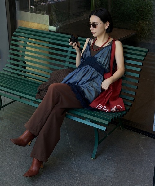 Ameri(アメリ)の「MEDI DENIM TOUCH LACE MIX TUNIC CAMISOLE(キャミソール・レディース・ホワイト/ネイビー/ブラック・FREE)」の5枚目の写真