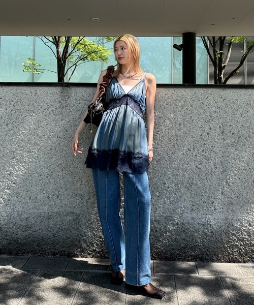 Ameri(アメリ)の「MEDI DENIM TOUCH LACE MIX TUNIC CAMISOLE(キャミソール・レディース・ホワイト/ネイビー/ブラック・FREE)」の12枚目の写真