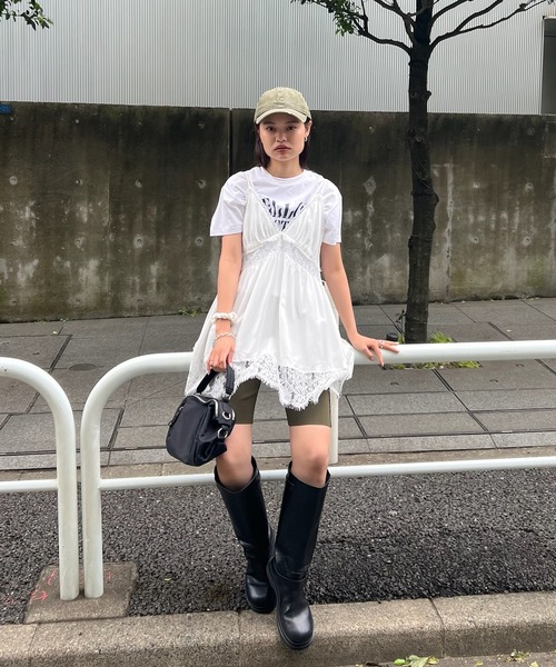 Ameri(アメリ)の「MEDI DENIM TOUCH LACE MIX TUNIC CAMISOLE(キャミソール・レディース・ホワイト/ネイビー/ブラック・FREE)」の16枚目の写真