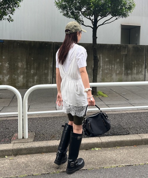 Ameri(アメリ)の「MEDI DENIM TOUCH LACE MIX TUNIC CAMISOLE(キャミソール・レディース・ホワイト/ネイビー/ブラック・FREE)」の18枚目の写真