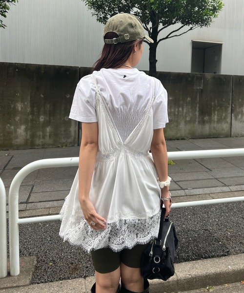 Ameri(アメリ)の「MEDI DENIM TOUCH LACE MIX TUNIC CAMISOLE(キャミソール・レディース・ホワイト/ネイビー/ブラック・FREE)」の17枚目の写真
