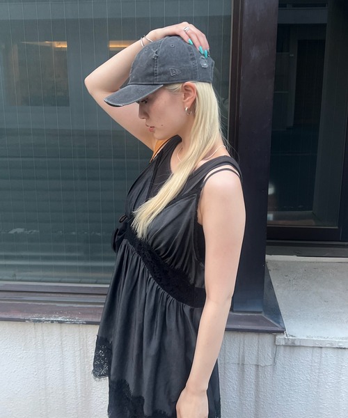 Ameri(アメリ)の「MEDI DENIM TOUCH LACE MIX TUNIC CAMISOLE(キャミソール・レディース・ホワイト/ネイビー/ブラック・FREE)」の20枚目の写真