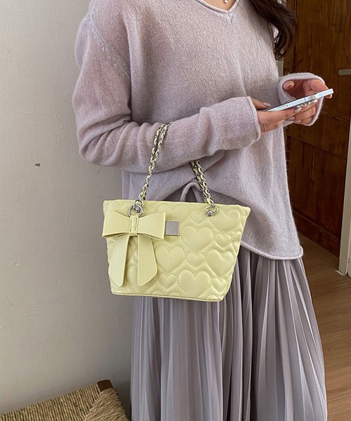 leune(ルネ)の「リボンチャーム付きハートキルティングチェーンショルダートートバッグ(ショルダーバッグ・レディース・ピンク/ブラック/イエロー/オフホワイト・FREE)」の16枚目の写真