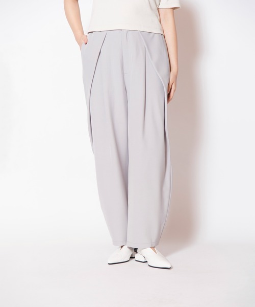 OSMOSIS(オズモーシス)の「タックカーブパンツ(その他パンツ・レディース・ダークグレー/ブラック/ライトグレー・ONE SIZE)」の4枚目の写真
