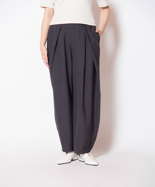 OSMOSIS(オズモーシス)の「タックカーブパンツ(その他パンツ・レディース・ダークグレー/ブラック/ライトグレー・ONE SIZE)」の5枚目の写真