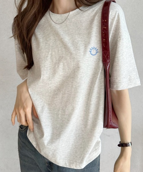 umune(ウムネ)の「Tシャツ 半袖 バックプリント ロゴ刺繍 配色ロゴ オーバーサイズ ビッグシルエット クルーネック カットソー トップス 夏(Tシャツ/カットソー・レディース・オートミール/ネイビー/ベージュ・FREE)」の1枚目の写真