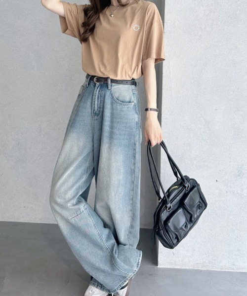 umune(ウムネ)の「Tシャツ 半袖 バックプリント ロゴ刺繍 配色ロゴ オーバーサイズ ビッグシルエット クルーネック カットソー トップス 夏(Tシャツ/カットソー・レディース・オートミール/ネイビー/ベージュ・FREE)」の4枚目の写真