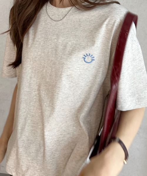 umune(ウムネ)の「Tシャツ 半袖 バックプリント ロゴ刺繍 配色ロゴ オーバーサイズ ビッグシルエット クルーネック カットソー トップス 夏(Tシャツ/カットソー・レディース・オートミール/ネイビー/ベージュ・FREE)」の11枚目の写真