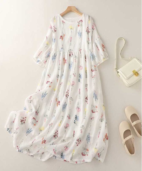 &soiree(アンドソワレ)の「ボタニカルオーバーサイズワンピース(ワンピース・レディース・ホワイト・X-LARGE/LARGE/MEDIUM)」の1枚目の写真