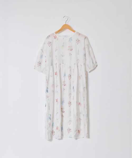&soiree(アンドソワレ)の「ボタニカルオーバーサイズワンピース(ワンピース・レディース・ホワイト・X-LARGE/LARGE/MEDIUM)」の3枚目の写真