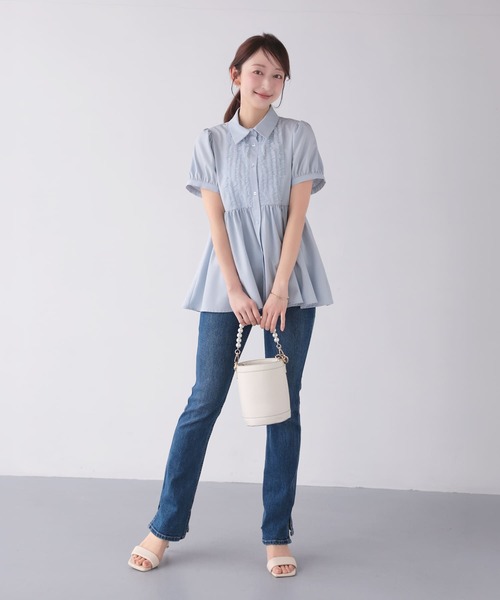 Mirenue(ミレニュー)の「フロントフリルペプラムブラウス(シャツ/ブラウス・レディース・ブルー/ホワイト/ネイビー・FREE)」の16枚目の写真