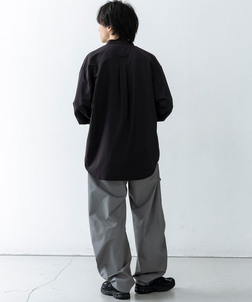 +phenix(プラスフェニックス)の「+phenix(プラスフェニックス)SEAM POCKET BAND COLLAR SHIRT / シームポケット バンドカラーシャツ(シャツ/ブラウス・メンズ・ブルー/ブラック/サックスブルー・M/XL/L)」の6枚目の写真