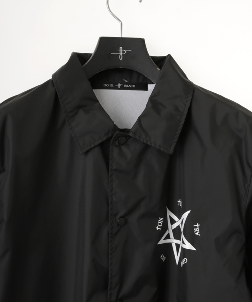 NO ID.(ノーアイディ)の「mj3728-NタフタペンタグラムプリントコーチJKT ジャケット(ナイロンジャケット・メンズ・ブラック/ホワイト・2/1/3)」の4枚目の写真