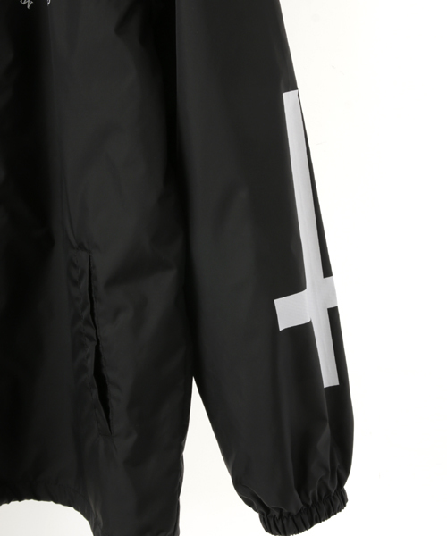 NO ID.(ノーアイディ)の「mj3728-NタフタペンタグラムプリントコーチJKT ジャケット(ナイロンジャケット・メンズ・ブラック/ホワイト・2/1/3)」の5枚目の写真