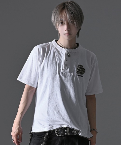 SILVER BULLET(シルバーバレット)の「『SILVER BULLET SELECT AP/シルバーバレットセレクト』フェイクレイヤードヘンリーネックTEE(Tシャツ/カットソー・メンズ・ライトグレー/ブラック/ホワイト・L/M)」の2枚目の写真