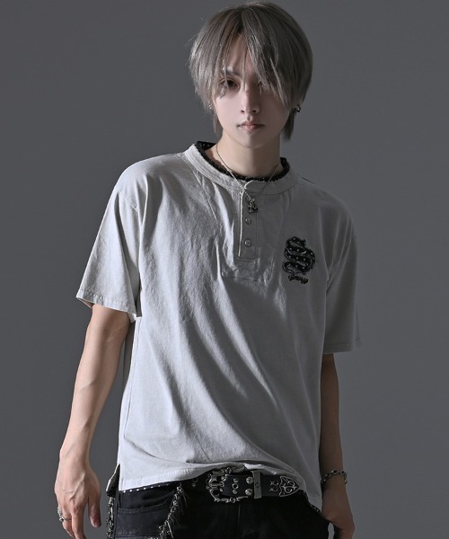 SILVER BULLET(シルバーバレット)の「『SILVER BULLET SELECT AP/シルバーバレットセレクト』フェイクレイヤードヘンリーネックTEE(Tシャツ/カットソー・メンズ・ライトグレー/ブラック/ホワイト・L/M)」の3枚目の写真