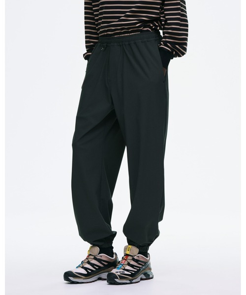 SOPHNET.(ソフネット)の「4-WAY STRETCH LOOSE-FIT JOGGER PANTS(その他パンツ・メンズ・ネイビー/チャコールグレー・1/2/3/4)」の3枚目の写真