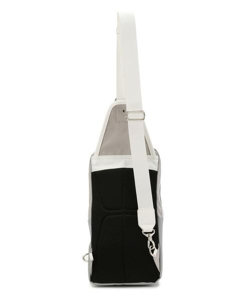 AVIREX(アヴィレックス)の「SUPER HORNET ONE SHOULDER BAG(ショルダーバッグ・レディース・ブラック/ホワイト/ネイビー・F)」の6枚目の写真