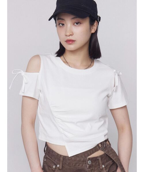 EMODA（エモダ）の「アシンメトリーカットアウトTシャツ（Tシャツ/カットソー・レディース・ブラック/グレー/ホワイト・FREE）」の2枚目の写真