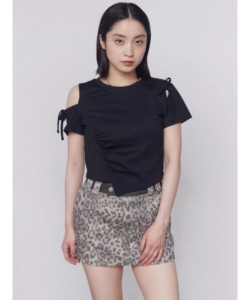 EMODA（エモダ）の「アシンメトリーカットアウトTシャツ（Tシャツ/カットソー・レディース・ブラック/グレー/ホワイト・FREE）」の5枚目の写真