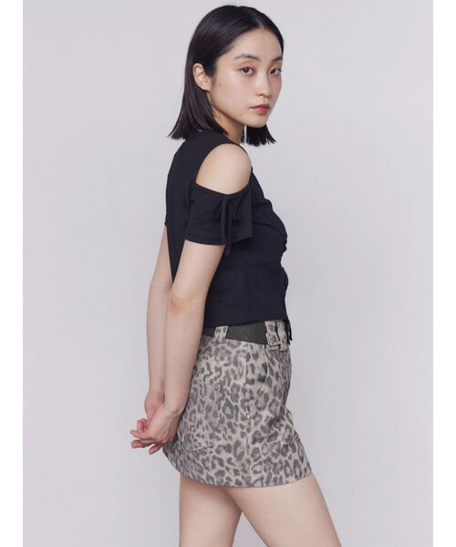 EMODA（エモダ）の「アシンメトリーカットアウトTシャツ（Tシャツ/カットソー・レディース・ブラック/グレー/ホワイト・FREE）」の6枚目の写真