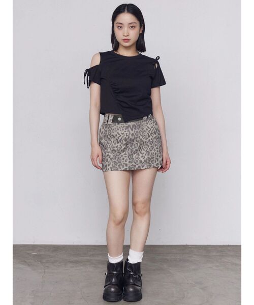 EMODA（エモダ）の「アシンメトリーカットアウトTシャツ（Tシャツ/カットソー・レディース・ブラック/グレー/ホワイト・FREE）」の8枚目の写真