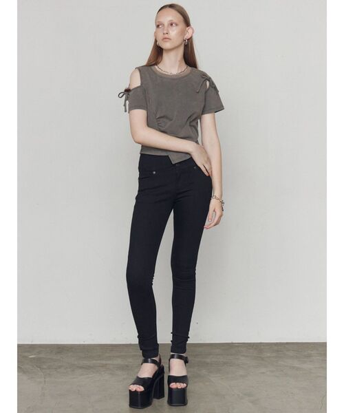 EMODA（エモダ）の「アシンメトリーカットアウトTシャツ（Tシャツ/カットソー・レディース・ブラック/グレー/ホワイト・FREE）」の19枚目の写真