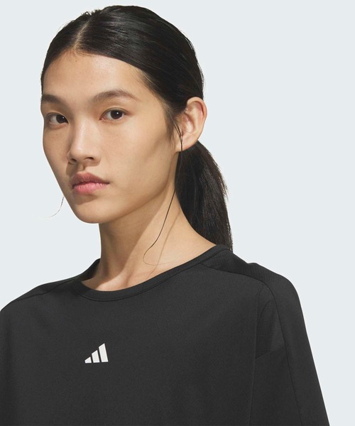 adidas(アディダス)の「トレーニング エッセンシャルズ プラス ルーズフィット ミッドレギュラー レングス 半袖Tシャツ / アディダス adidas(Tシャツ/カットソー・レディース・ブラック・XX-LARGE/LARGE/MEDIUM/X-SMALL/X-LARGE/SMALL)」の3枚目の写真