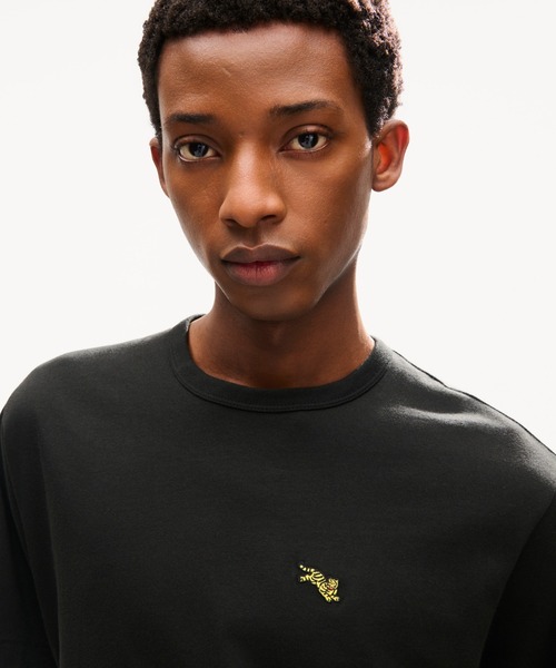 KENZO(ケンゾー)の「GOTS KENZO JUMPING TIGER CREST CLASSIC T-SHIRT(Tシャツ/カットソー・メンズ・ブラック系その他5・SMALL/XXX-LARGE/MEDIUM/LARGE/X-SMALL/X-LARGE/XX-LARGE)」の1枚目の写真