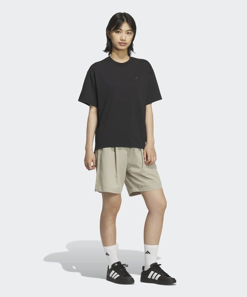 adidas(アディダス)の「エッセンシャルズ プラス スリーストライプス ルーズフィット半袖Tシャツ / アディダス adidas(Tシャツ/カットソー・レディース・ブラック・XX-LARGE/LARGE/MEDIUM/SMALL/X-LARGE/X-SMALL)」の5枚目の写真