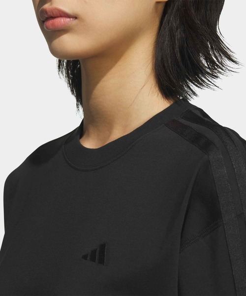 adidas(アディダス)の「エッセンシャルズ プラス スリーストライプス ルーズフィット半袖Tシャツ / アディダス adidas(Tシャツ/カットソー・レディース・ブラック・XX-LARGE/LARGE/MEDIUM/SMALL/X-LARGE/X-SMALL)」の3枚目の写真