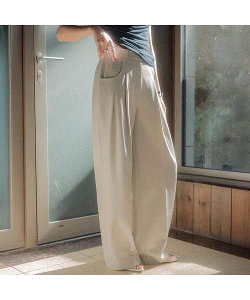 MEMUA(メムア)の「エルボルピンタックワイドスラックス(スラックス・レディース・ベージュ/チャコール/ブラック・SMALL/MEDIUM/LARGE)」の1枚目の写真