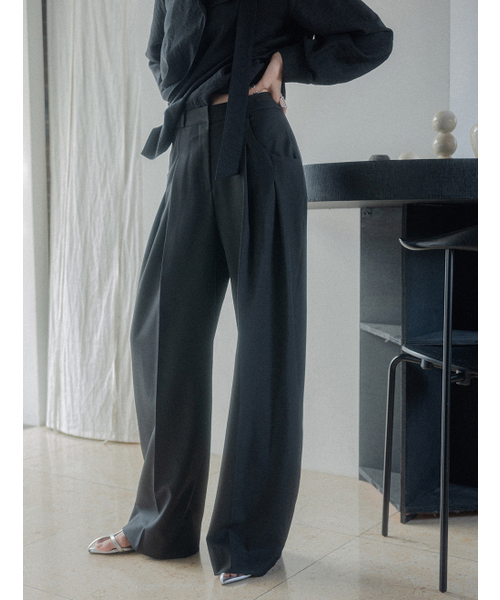 MEMUA(メムア)の「エルボルピンタックワイドスラックス(スラックス・レディース・ベージュ/チャコール/ブラック・SMALL/MEDIUM/LARGE)」の5枚目の写真