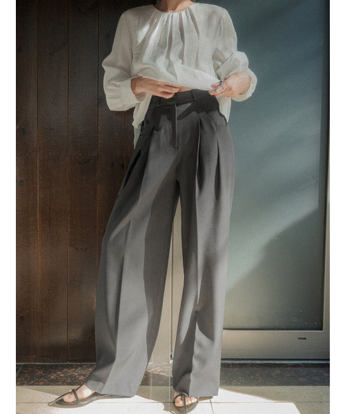 MEMUA(メムア)の「エルボルピンタックワイドスラックス(スラックス・レディース・ベージュ/チャコール/ブラック・SMALL/MEDIUM/LARGE)」の6枚目の写真
