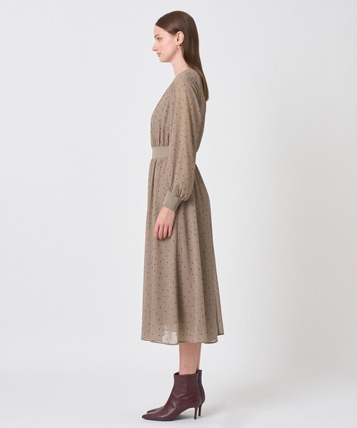 ANAYI(アナイ)の「フロッキードットプリント ワンピース(ワンピース・レディース・ブラック/ブラウン・38/36)」の4枚目の写真