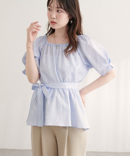 natural couture(ナチュラルクチュール)の「袖タックペプラムブラウス(シャツ/ブラウス・レディース・アイボリー/ブラック/サックスブルー・FREE)」の1枚目の写真