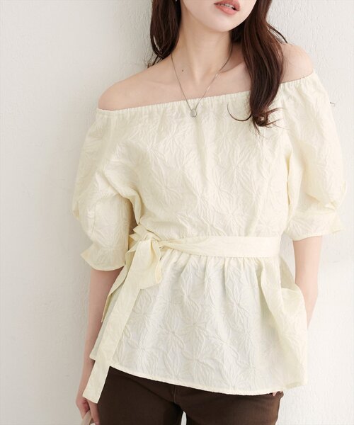 natural couture(ナチュラルクチュール)の「袖タックペプラムブラウス(シャツ/ブラウス・レディース・アイボリー/ブラック/サックスブルー・FREE)」の17枚目の写真
