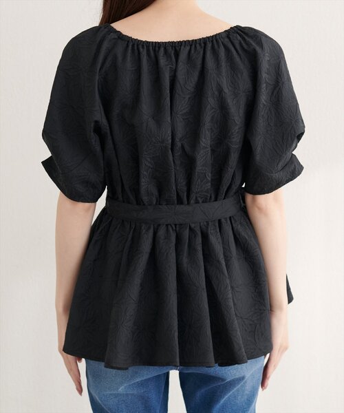 natural couture(ナチュラルクチュール)の「袖タックペプラムブラウス(シャツ/ブラウス・レディース・アイボリー/ブラック/サックスブルー・FREE)」の5枚目の写真