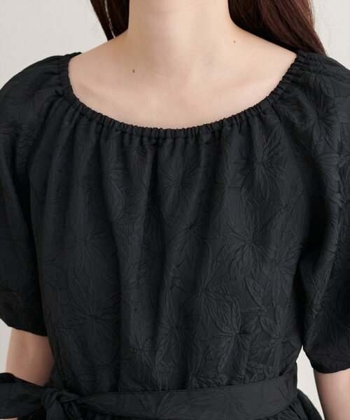 natural couture(ナチュラルクチュール)の「袖タックペプラムブラウス(シャツ/ブラウス・レディース・アイボリー/ブラック/サックスブルー・FREE)」の6枚目の写真