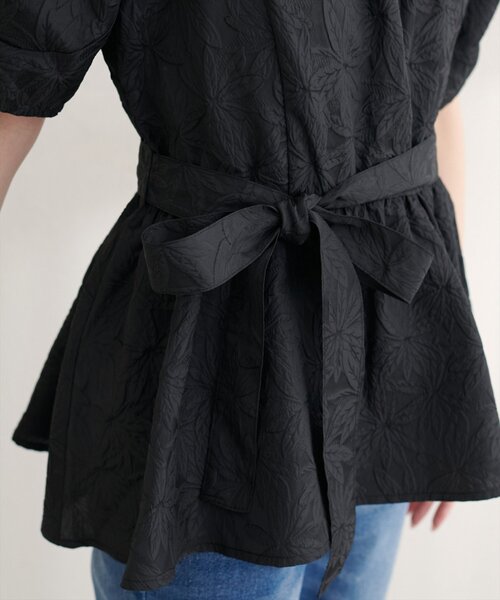 natural couture(ナチュラルクチュール)の「袖タックペプラムブラウス(シャツ/ブラウス・レディース・アイボリー/ブラック/サックスブルー・FREE)」の8枚目の写真