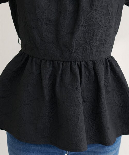 natural couture(ナチュラルクチュール)の「袖タックペプラムブラウス(シャツ/ブラウス・レディース・アイボリー/ブラック/サックスブルー・FREE)」の9枚目の写真